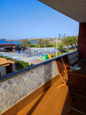 Preciosa casa ubicada en primera línea de playa. Ideal para familias: cuenta con 3 dormitorios y 1 baño